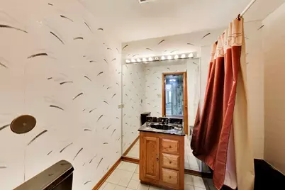 24072 W Hawthorne Lane, Antioch, IL 60002 - Photo 17