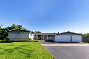 24072 W Hawthorne Ln, Antioch, IL 60002 - Photo 1