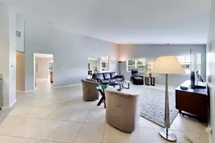577 Harvey Lake Dr, Vernon Hills, IL 60061 - Photo 3