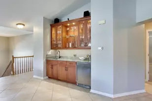 577 Harvey Lake Dr, Vernon Hills, IL 60061 - Photo 5