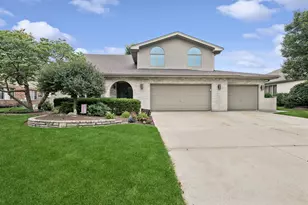 8122 Hampton Dr, Woodridge, IL 60517 - Photo 1