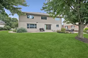 8122 Hampton Dr, Woodridge, IL 60517 - Photo 23