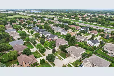 8122 Hampton Drive, Woodridge, IL 60517 - Photo 25