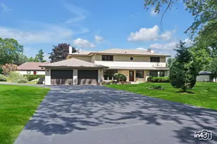 124 E Monterey Ave, Schaumburg, IL 60193 - Photo 1
