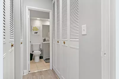 541 W Oakdale Avenue #218, Chicago, IL 60657 - Photo 13