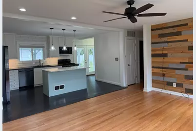 303 Lee Court, Crystal Lake, IL 60014 - Photo 5