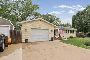 2201 Clover Ln, Champaign, IL 61821 - Photo 3