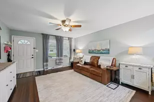 2201 Clover Ln, Champaign, IL 61821 - Photo 9