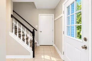 800 Stanford Ln, Carol Stream, IL 60188 - Photo 3