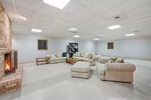 254 Wood Glen Ln, Oak Brook, IL 60523 - Photo 37
