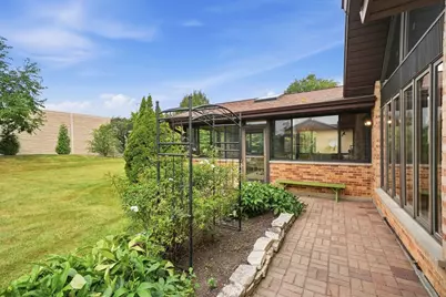 254 Wood Glen Lane, Oak Brook, IL 60523 - Photo 29