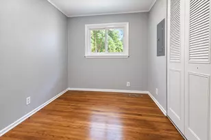63 Sparrow Rd, Carpentersville, IL 60110 - Photo 9