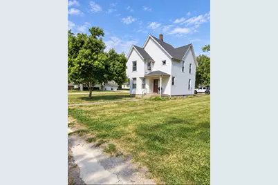 397 W Chebanse Avenue, Chebanse, IL 60922 - Photo 1