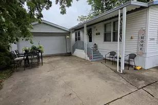 1306 13th St, Bloomington, IL 61704 - Photo 3