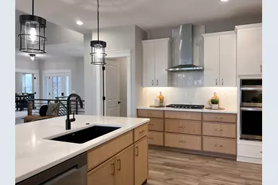 656 Zagreb Avenue, Sycamore, IL 60178 - Photo 13