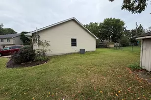 17 Pine Ct, South Elgin, IL 60177 - Photo 11