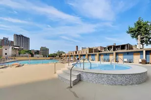 655 W Irving Park Rd, Chicago, IL 60613 - Photo 19