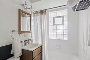 127 Hiawatha Dr, Clarendon Hills, IL 60514 - Photo 15