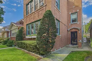 6554 N Campbell Ave, Chicago, IL 60645 - Photo 3