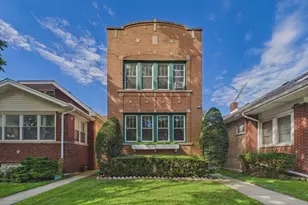 6554 N Campbell Ave, Chicago, IL 60645 - Photo 1