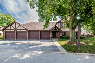1717 Lakecliffe Dr, Wheaton, IL 60189 - Photo 1