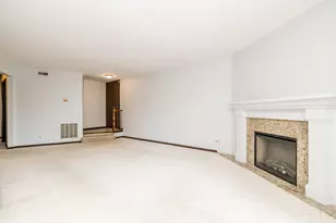 1717 Lakecliffe Dr, Wheaton, IL 60189 - Photo 3