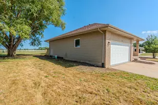 411 Shamrock Ln, Manteno, IL 60950 - Photo 3
