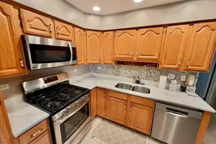 10513 Dorchester St, Westchester, IL 60154 - Photo 7