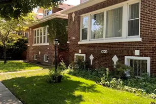 8340 S Paxton Ave, Chicago, IL 60617 - Photo 3