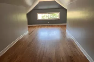8340 S Paxton Ave, Chicago, IL 60617 - Photo 11
