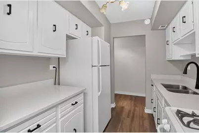2212 Country Club Drive #21, Woodridge, IL 60517 - Photo 7