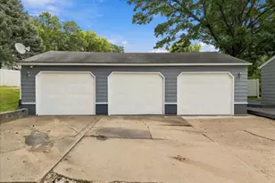 302 Towne St, Morrison, IL 61270 - Photo 7