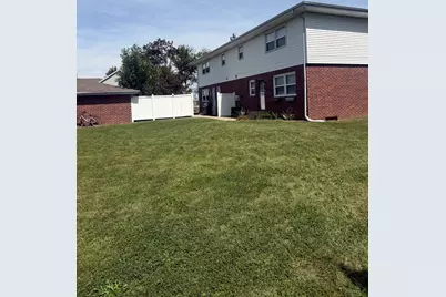 201 S Towanda Avenue, Normal, IL 61761 - Photo 5