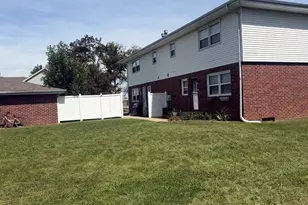 201 S Towanda Ave, Normal, IL 61761 - Photo 5