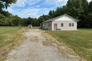 348 State Rte 37 Rte, Kell, IL 62853 - Photo 3