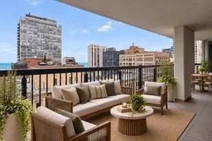 201 E Chestnut St, Chicago, IL 60611 - Photo 3