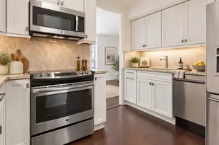 201 E Chestnut St, Chicago, IL 60611 - Photo 9