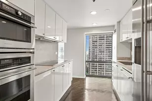 100 E Huron St, Chicago, IL 60611 - Photo 9