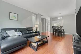 1002 Savoy Ct, Elk Grove Village, IL 60007 - Photo 5