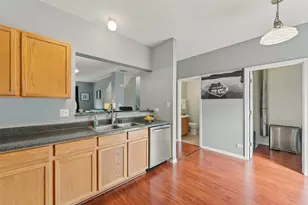 1002 Savoy Ct, Elk Grove Village, IL 60007 - Photo 9