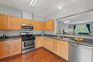 1002 Savoy Ct, Elk Grove Village, IL 60007 - Photo 11