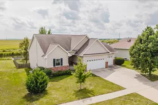 615 Prairie Meadows Dr, Heyworth, IL 61745 - Photo 39