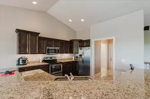615 Prairie Meadows Dr, Heyworth, IL 61745 - Photo 7