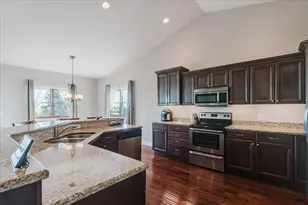 615 Prairie Meadows Dr, Heyworth, IL 61745 - Photo 5