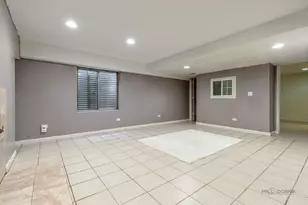 357 W Waterbury Dr, Round Lake, IL 60073 - Photo 25