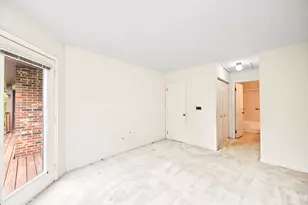 372 Sandhurst Cir, Glen Ellyn, IL 60137 - Photo 9