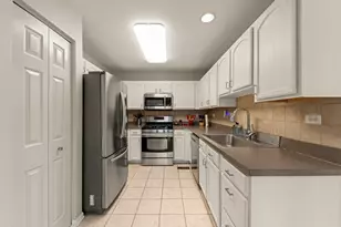 2280 Foxmoor Ln, Aurora, IL 60502 - Photo 11