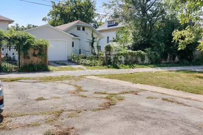 811 E Washington Street, Bloomington, IL 61701 - Photo 25