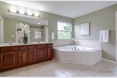 1575 McClellan Drive, Lindenhurst, IL 60046 - Photo 23