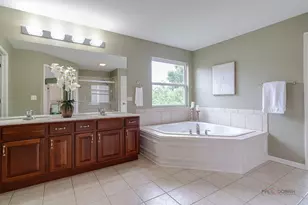 1575 McClellan Dr, Lindenhurst, IL 60046 - Photo 23